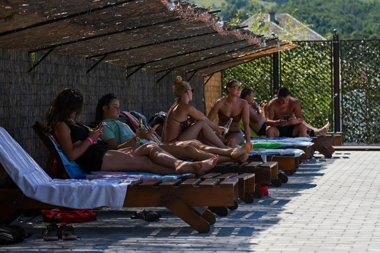 Casa Tomsa Bed & Breakfast Rozavlea Bagian luar foto