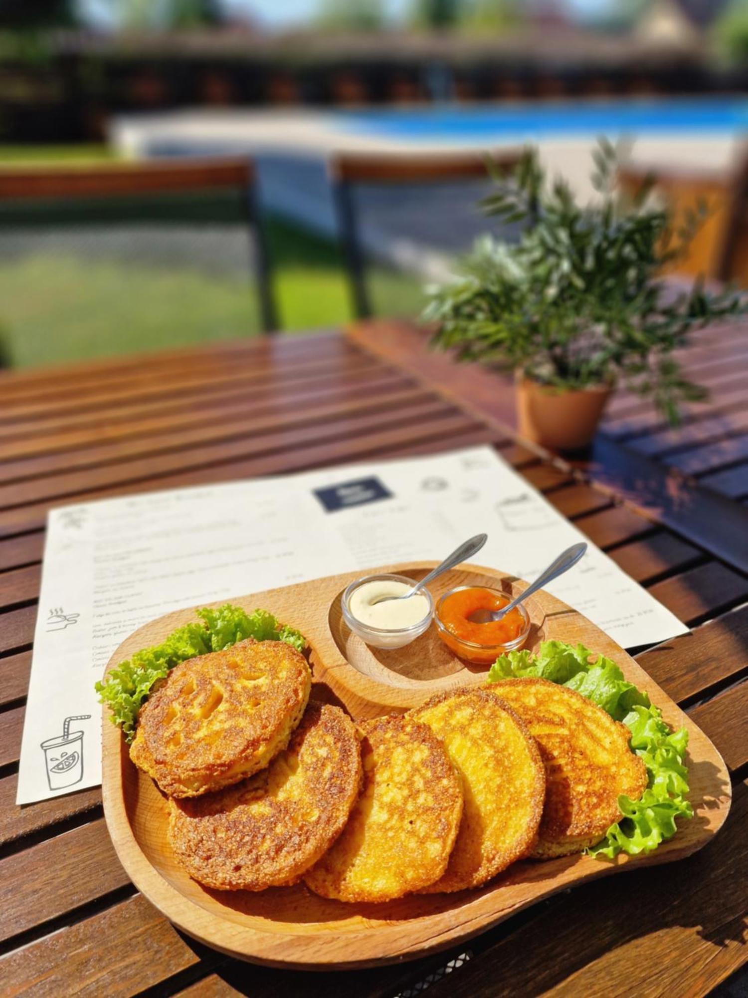 Casa Tomsa Bed & Breakfast Rozavlea Bagian luar foto