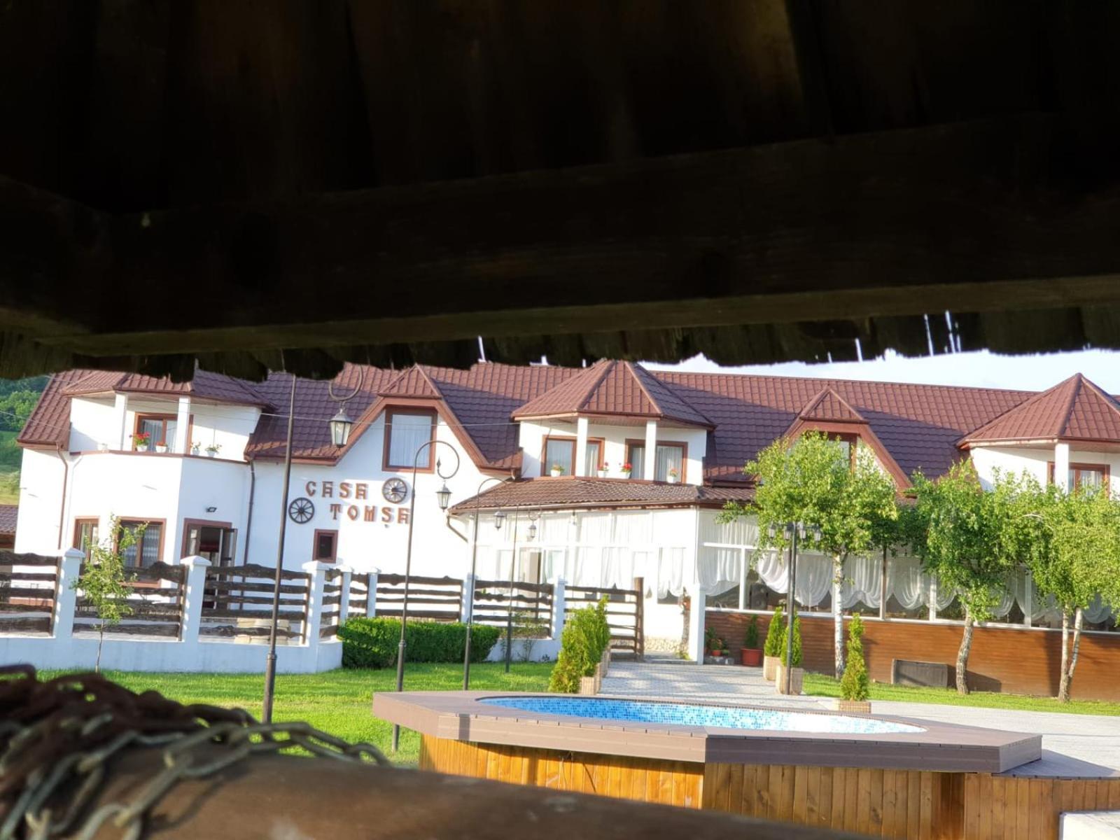 Casa Tomsa Bed & Breakfast Rozavlea Bagian luar foto