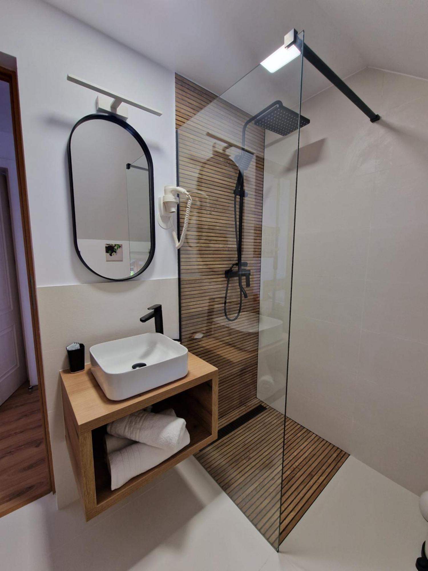 Casa Tomsa Bed & Breakfast Rozavlea Bagian luar foto