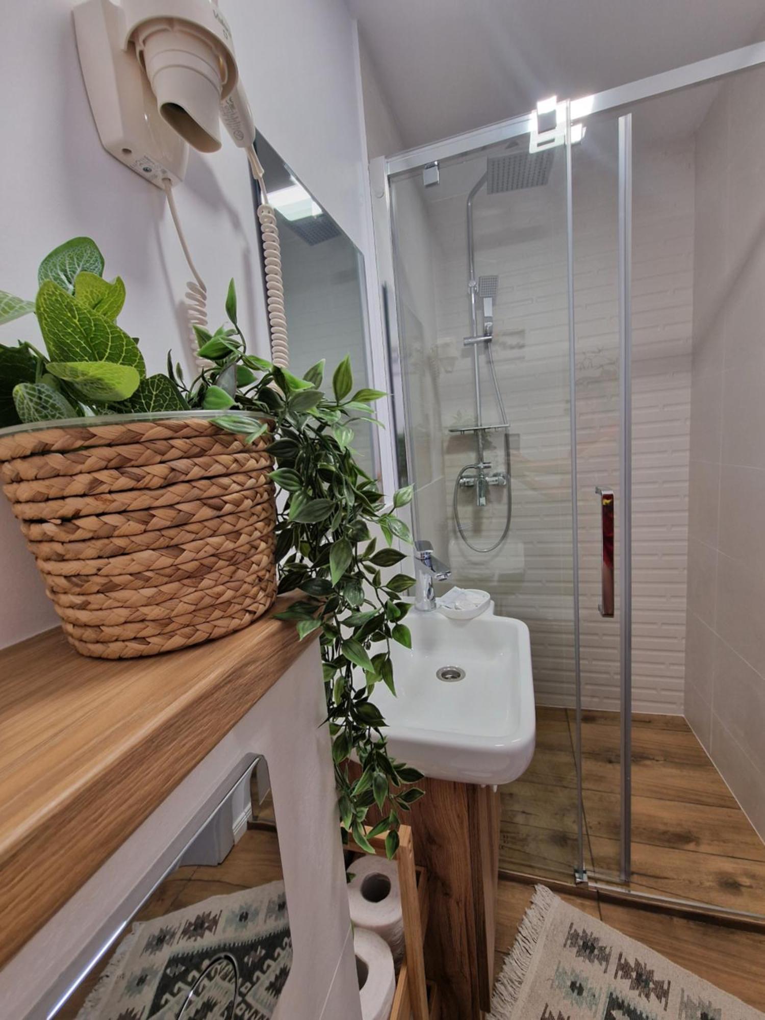 Casa Tomsa Bed & Breakfast Rozavlea Bagian luar foto