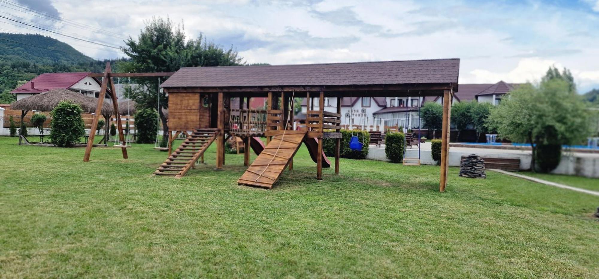 Casa Tomsa Bed & Breakfast Rozavlea Bagian luar foto