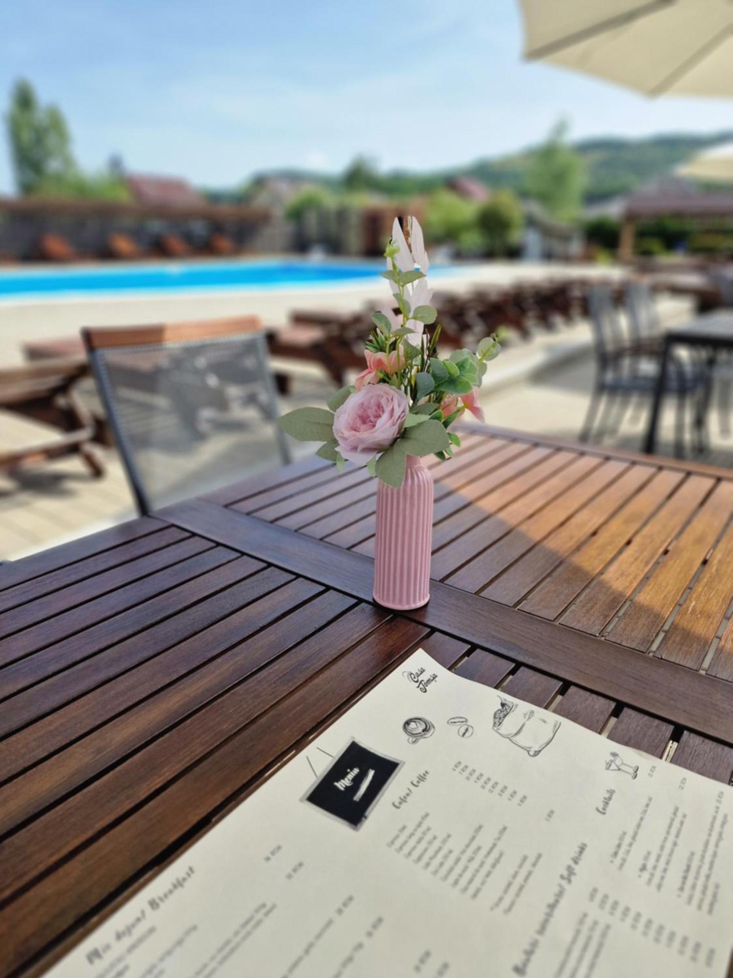 Casa Tomsa Bed & Breakfast Rozavlea Bagian luar foto